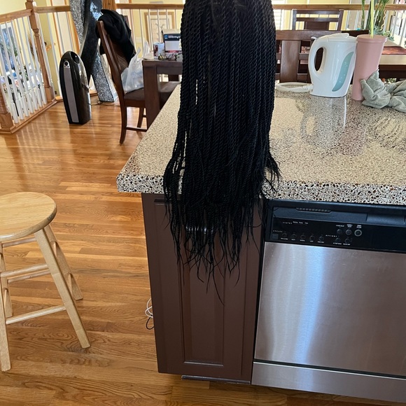 Knotless Full Lace Medium Twisted Braids-16-18 inches. - Picture 5 of 8